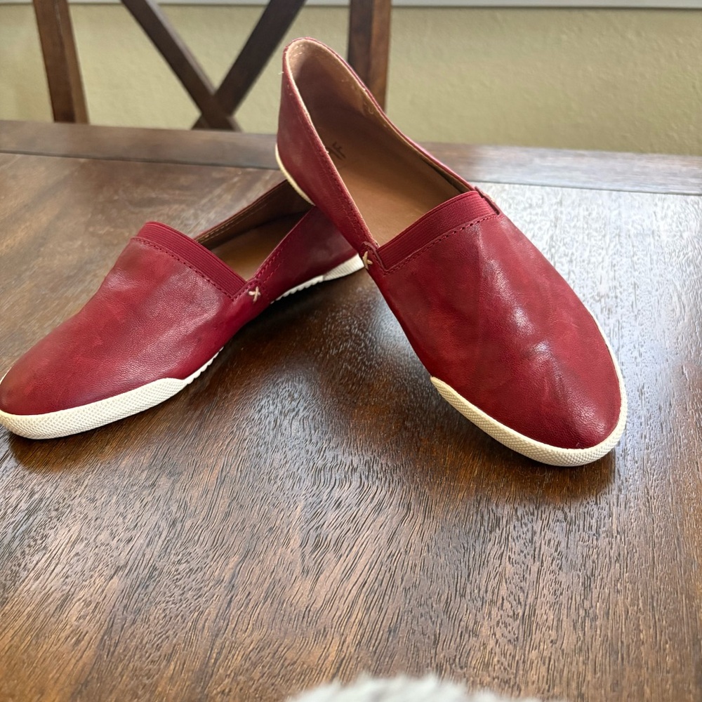 FRYE Melanie Red Leather Slip On Loafers Casual Flats Women 7M Classic Preppy